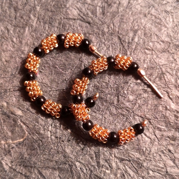 unknown Jewelry - Vintage gold tone and black bead hoops